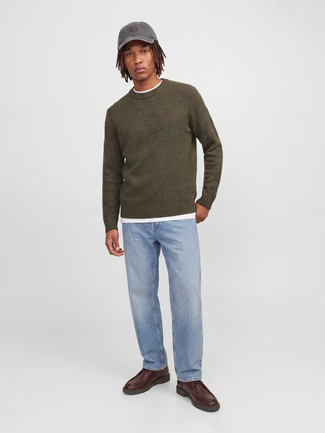 model_shot-front_full